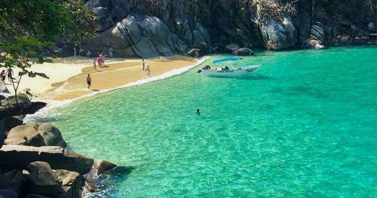 Colomitos - Playa paradisíaca accesible en charter de yate desde Puerto Vallarta
